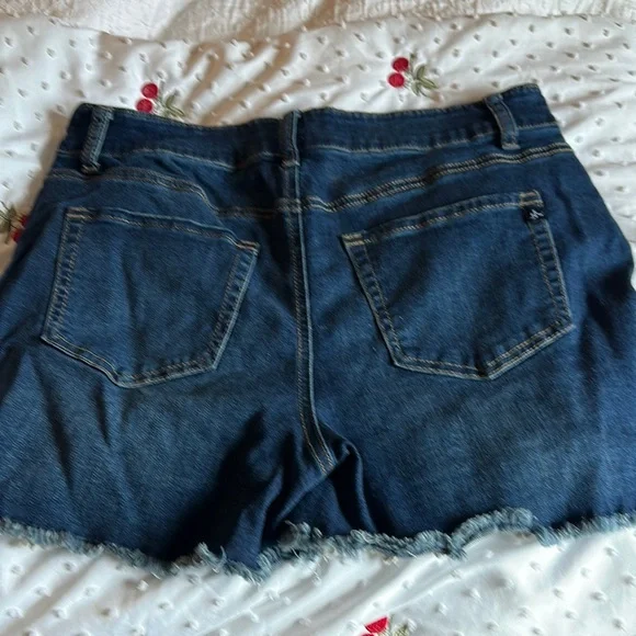 Denim Lace Trim Women Shorts Maurices size 12 - Picture 4 of 5